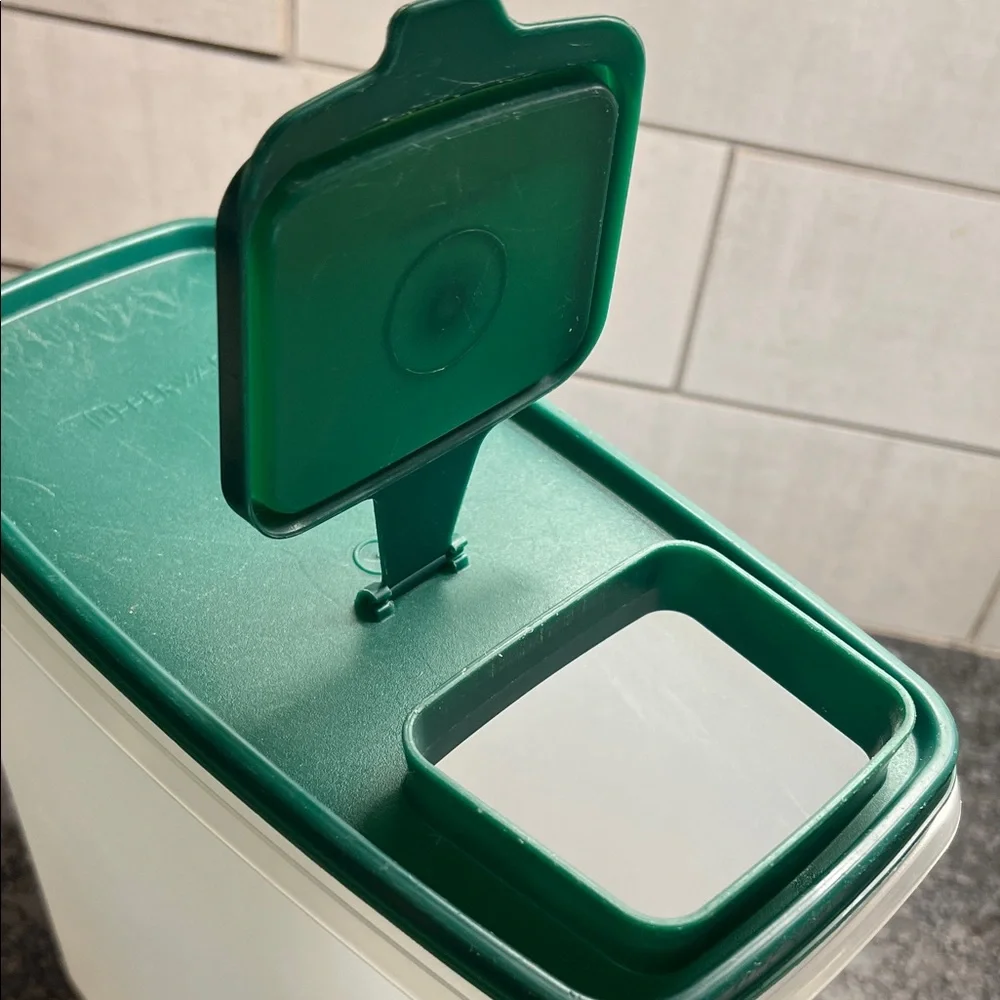 Vintage Tupperware Green and White Cereal/Dry Goods Kitchen Storage Container
